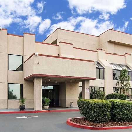 San Bernandino Inn & Suites San Bernardino Dış mekan fotoğraf