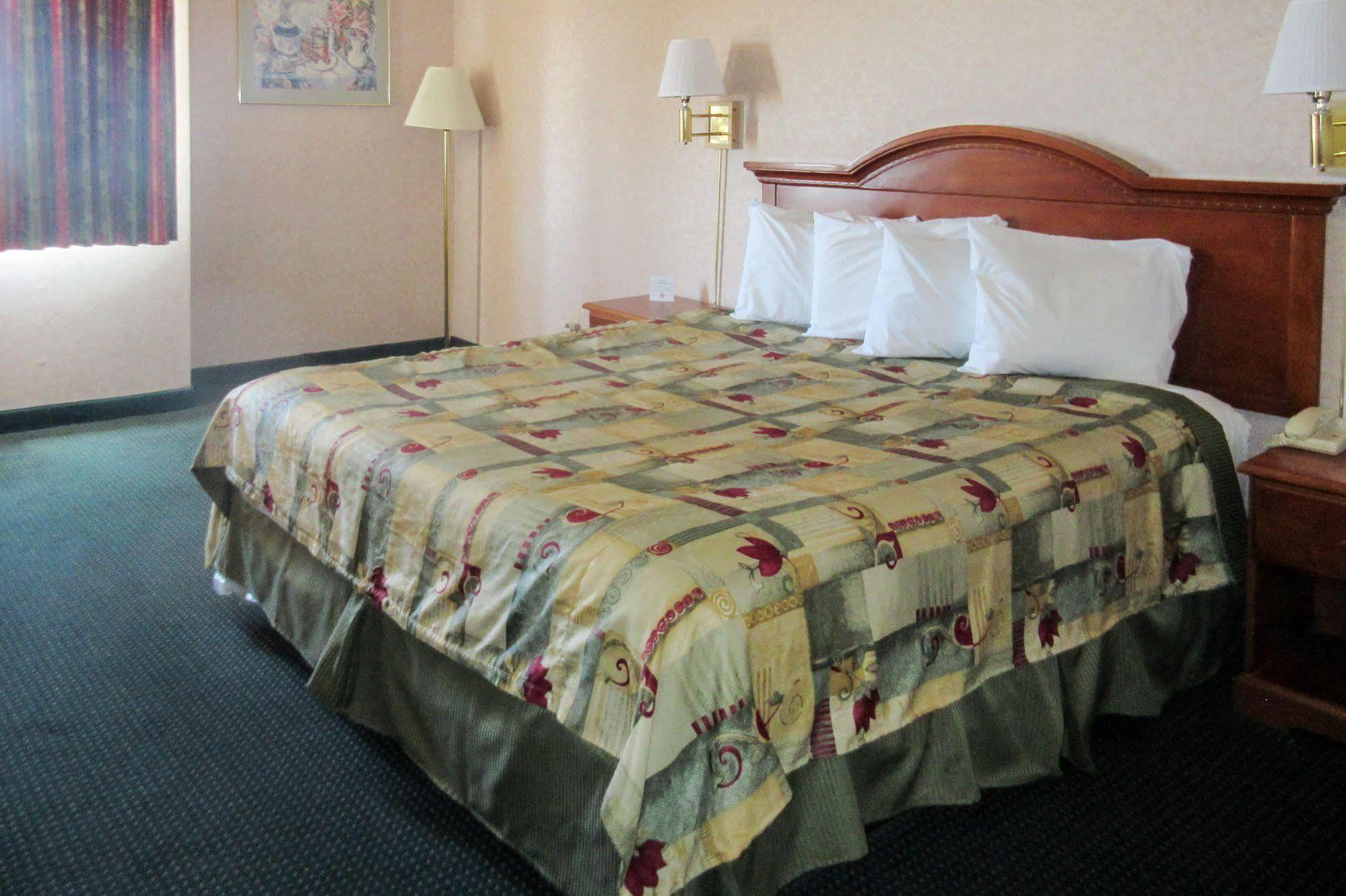 San Bernandino Inn & Suites San Bernardino Dış mekan fotoğraf