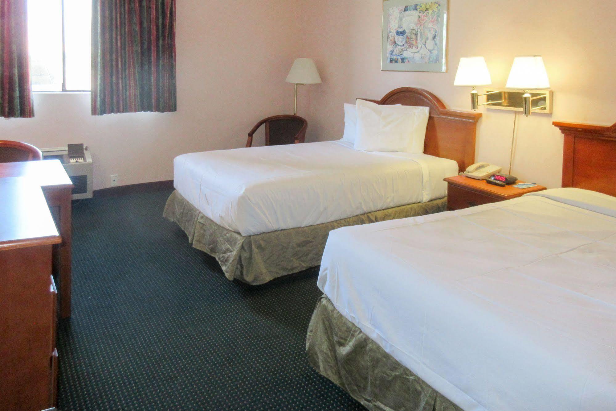 San Bernandino Inn & Suites San Bernardino Dış mekan fotoğraf