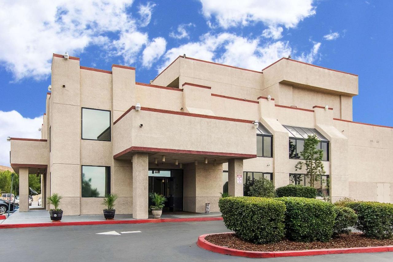 San Bernandino Inn & Suites San Bernardino Dış mekan fotoğraf