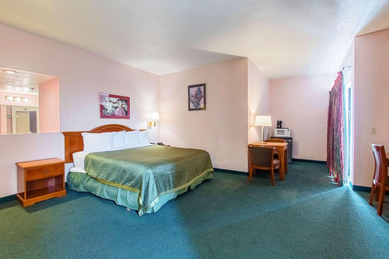 San Bernandino Inn & Suites San Bernardino Dış mekan fotoğraf